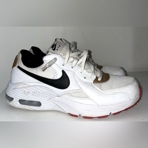 Nike Air Max Excee 
White/ University Red/ Metallic Platinum/ Black